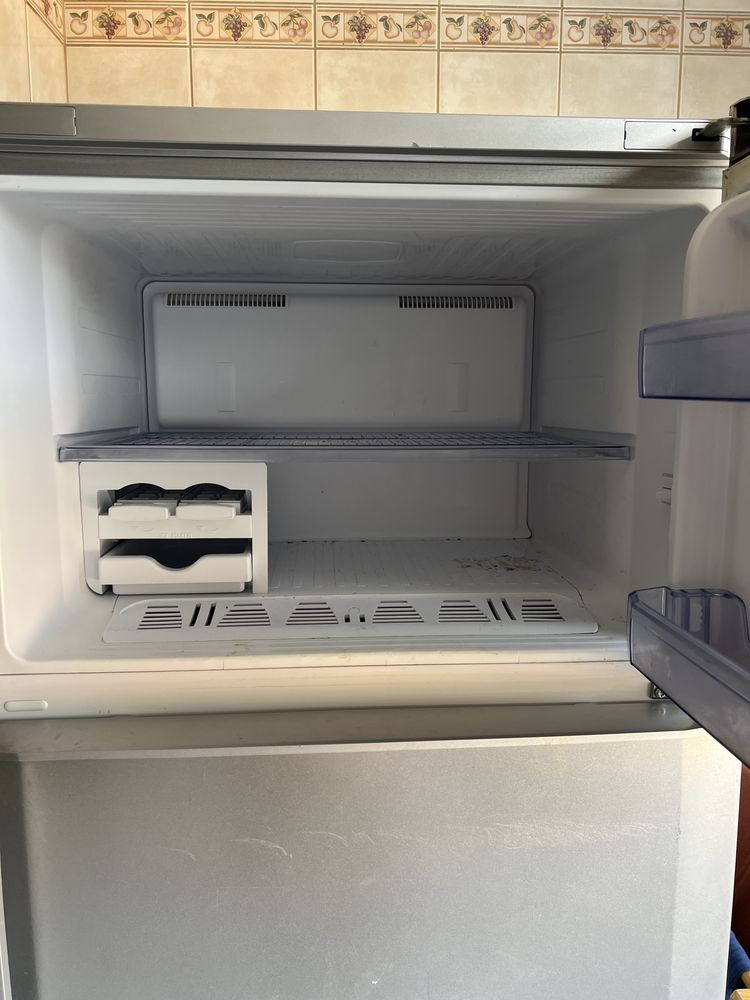 Frigorífico BEKO 500L com dispensador de água – Usado em bom estado