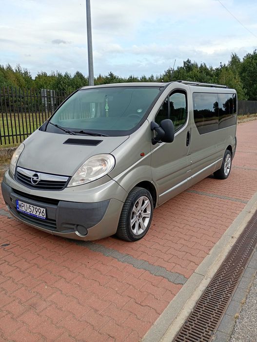 Sprzedam opla Viwaro 2 l .CDI 115 km 2010 r. long 9 osobowy.