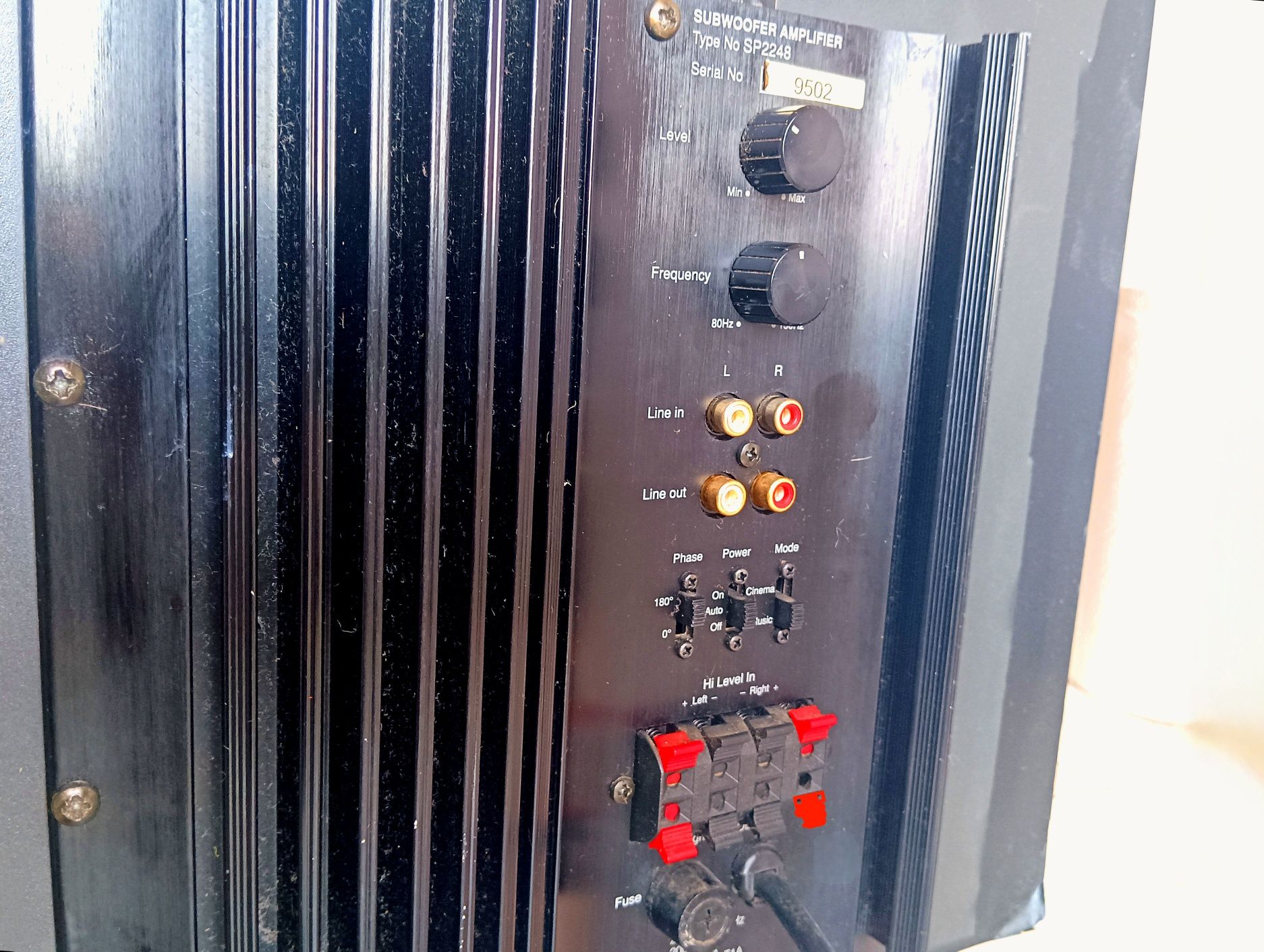 KEF 12' subwoofer ativo. model B30