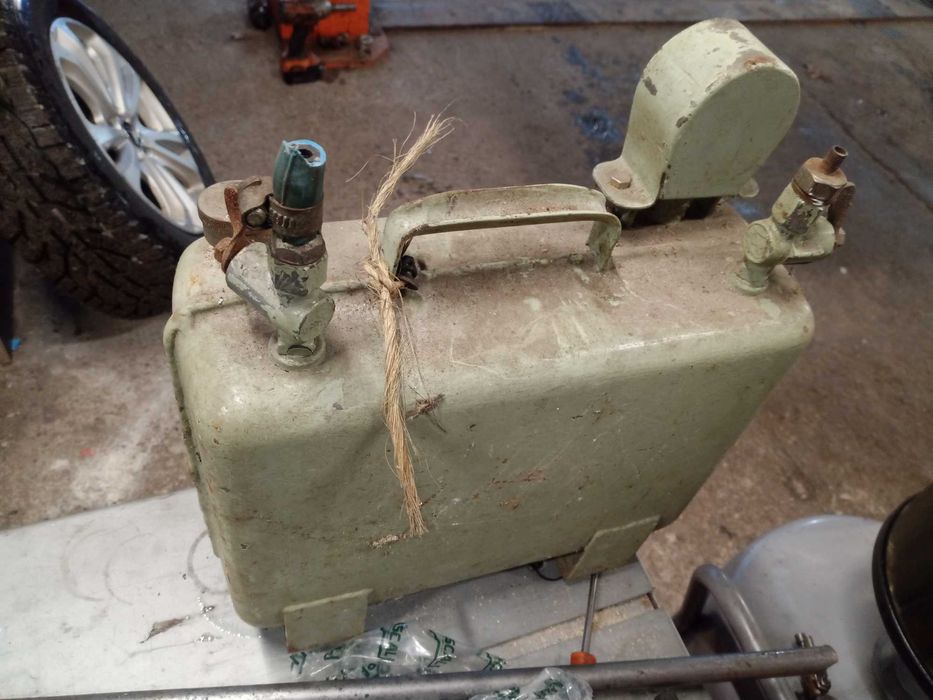 Zbiornik paliwa kuchni polowej z zaworami