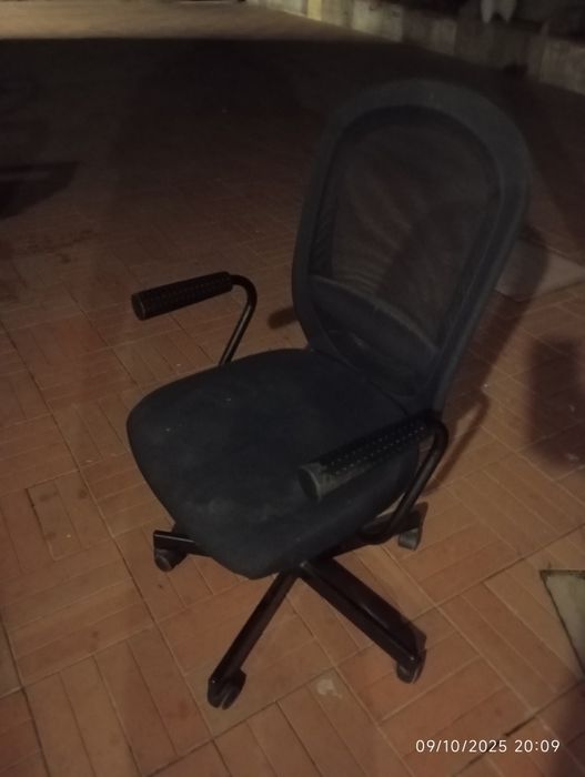 Cadeira de escritório usada