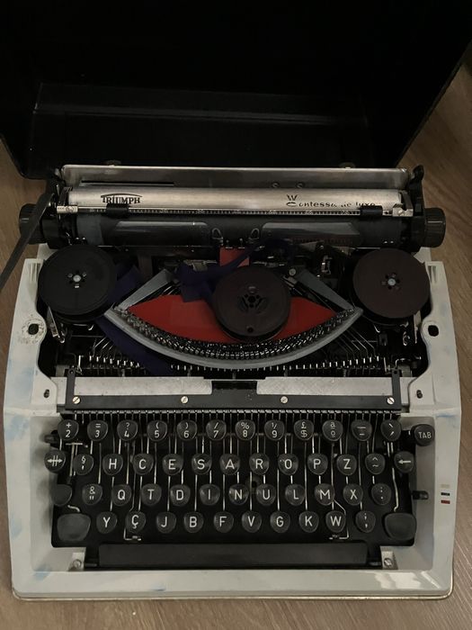 Maquina escrever antiga Triumph contessa
