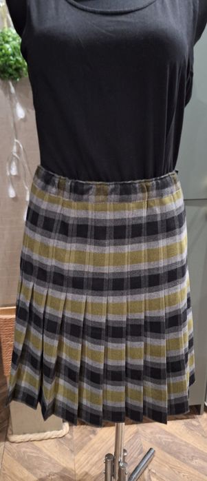 Elegancka  plisowana spódnica w kratę z wełny
