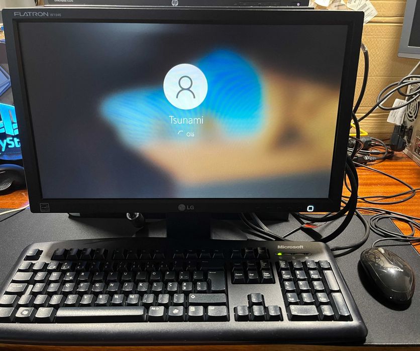 Conjunto PC Desktop + Monitor + Teclado + Rato + Cabos