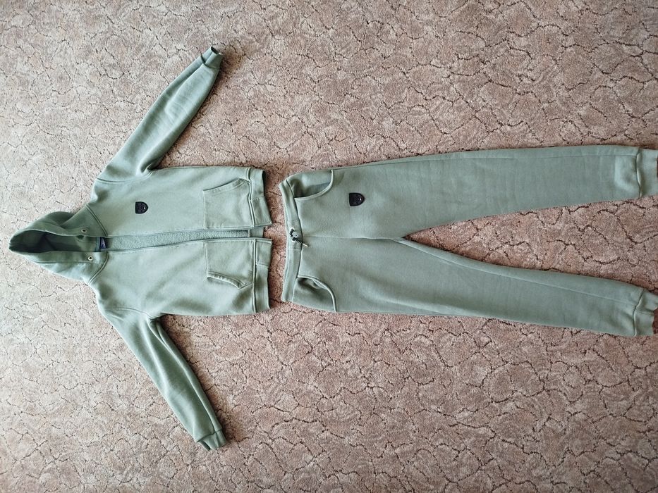 Продається теплий спортивний костюм