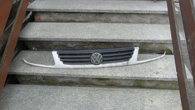 Volkswagen Polo,gril przedni,kolor bialy