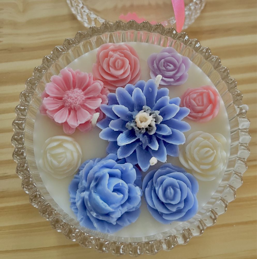 Świeca sojowa kolor kwiatki handmade