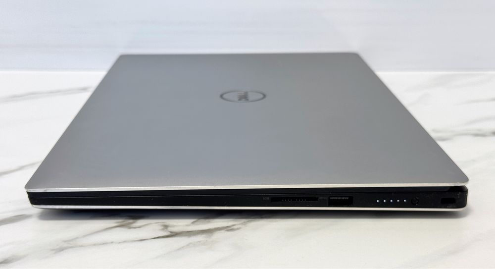 DELL Precision 5520 15.6"FHD IPS|Xeon E3-1505M V6|16GB|256SSD|M1200