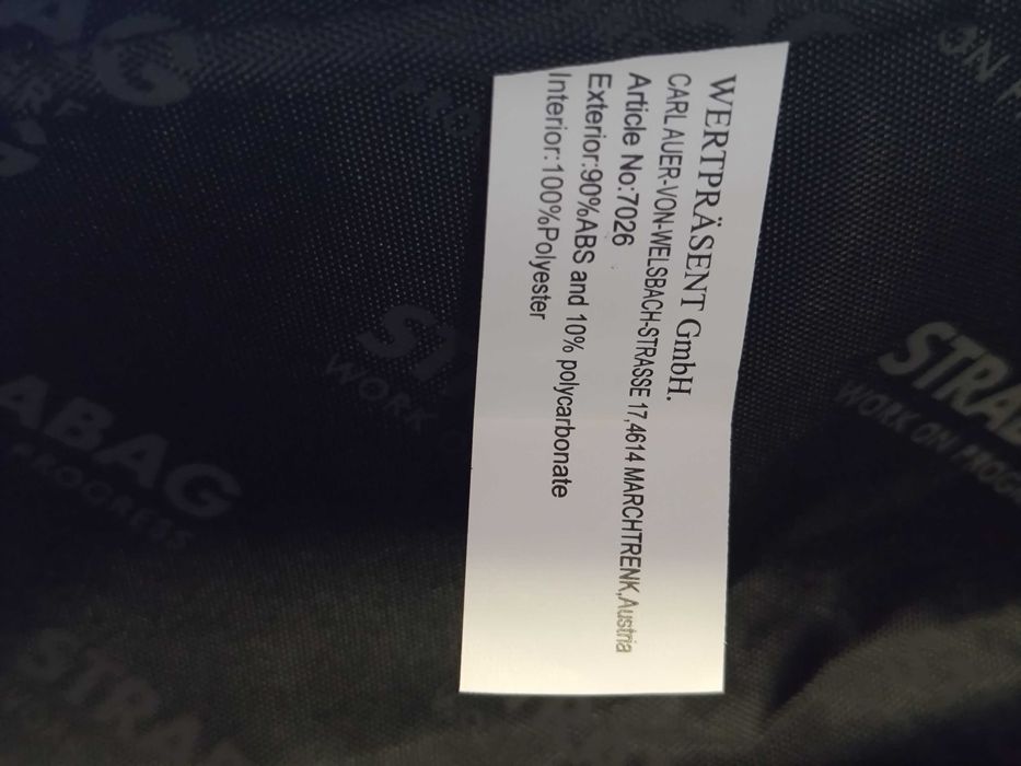 Limitowana walizka kabinowa.