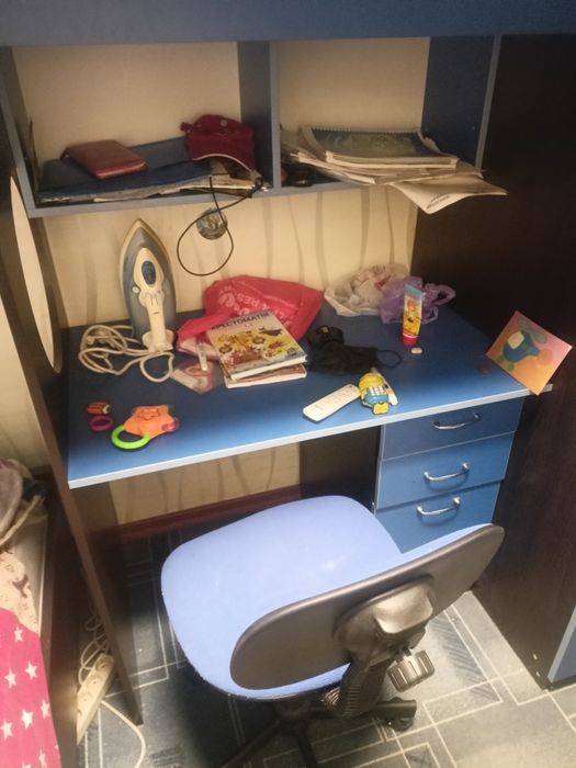 Кровать двухъярусная со столом