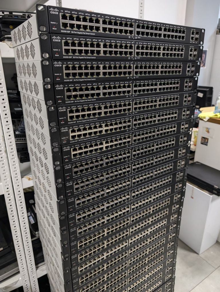 Гігабітний порт Комутатор Cisco SG200-50P з портами PoE є в кількості
