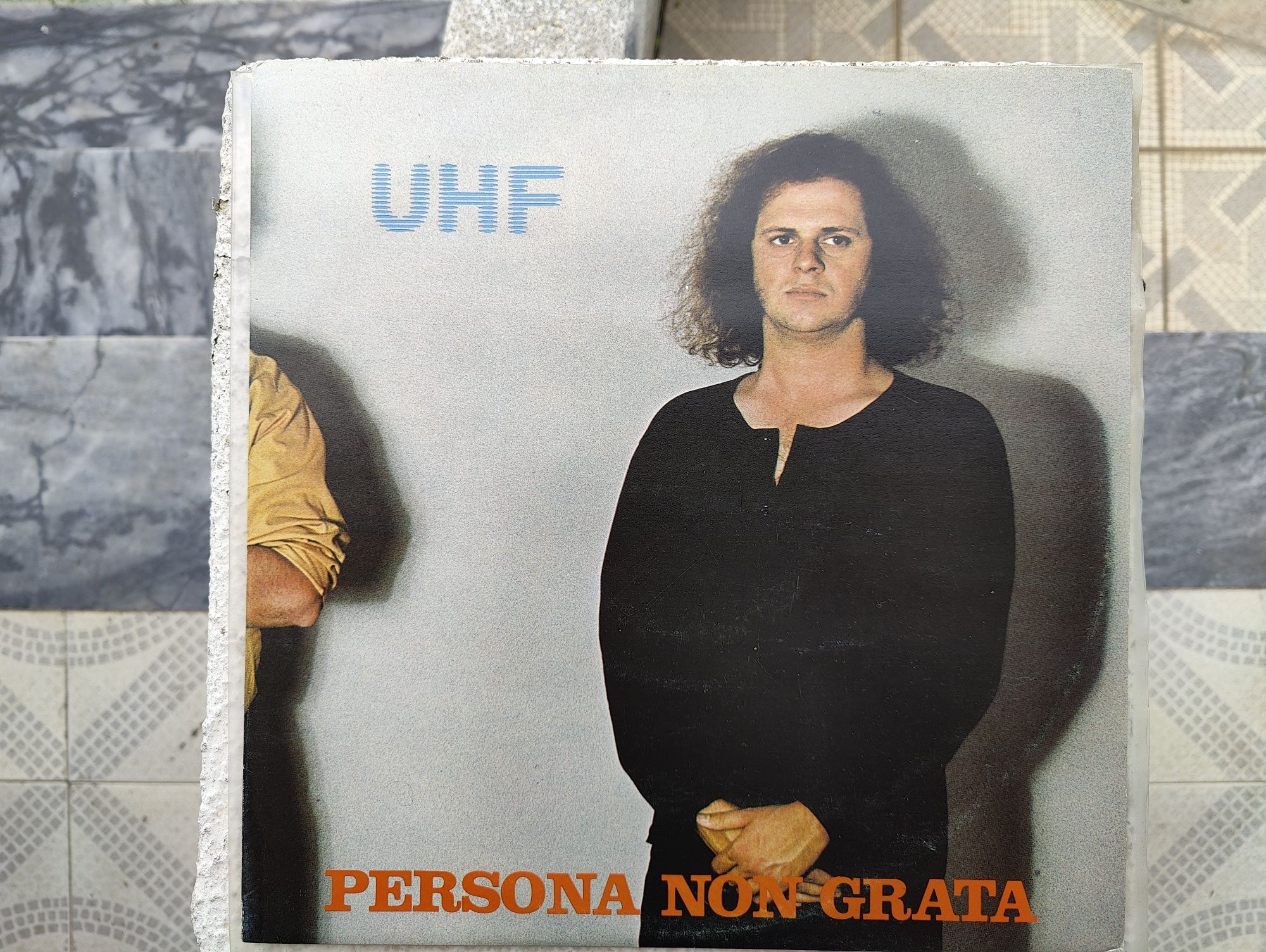 Vinil UHF - persona non grata