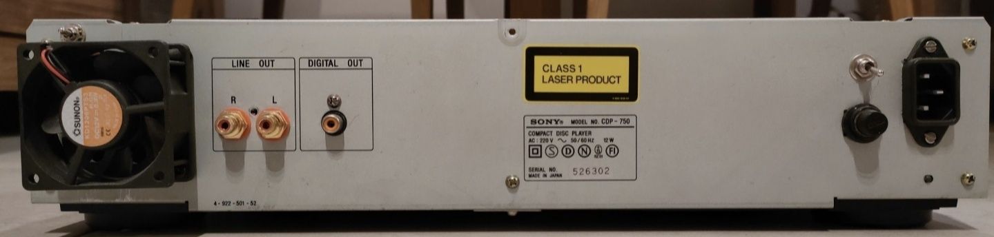 Sony CDP-750 na lampach