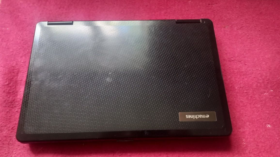 Ноутбук emachines E525 SSD