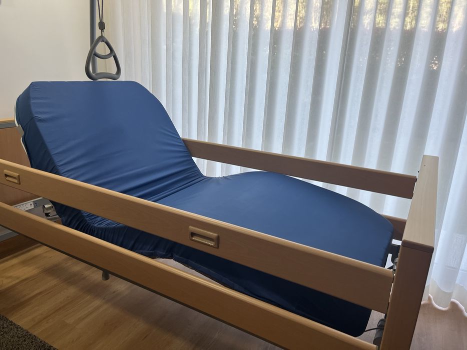 Cama articulada semi nova