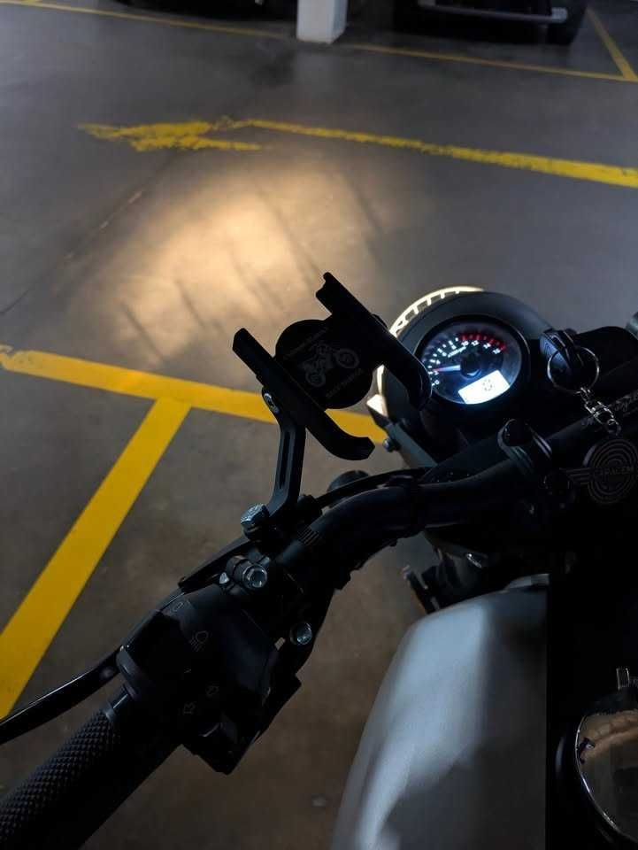 Mutt Akita 125, ano 2022, em excelente estado.