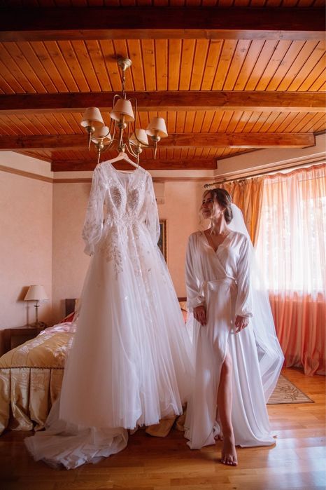 Весільна сукня, плаття пишна, довга, шикарна