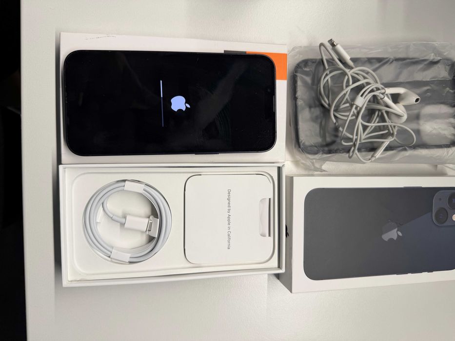 Apple iPhone 13 128GB + Caixa + 2 capas + headphones