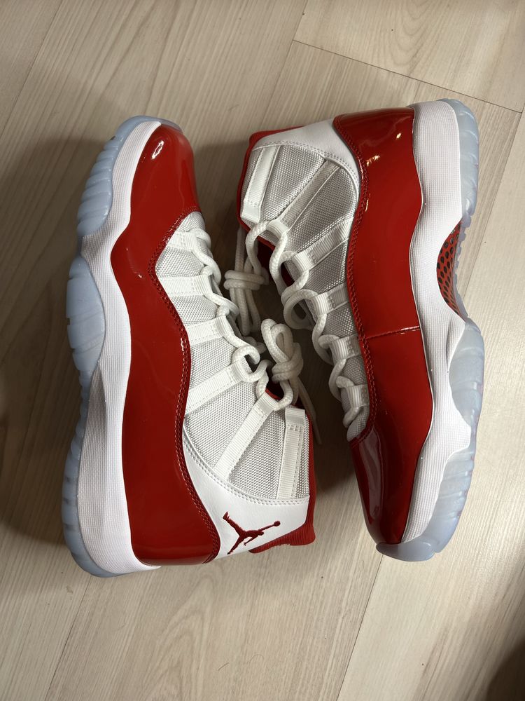 44 Nike Air Jordan 11 Retro Cherry czerwone biale