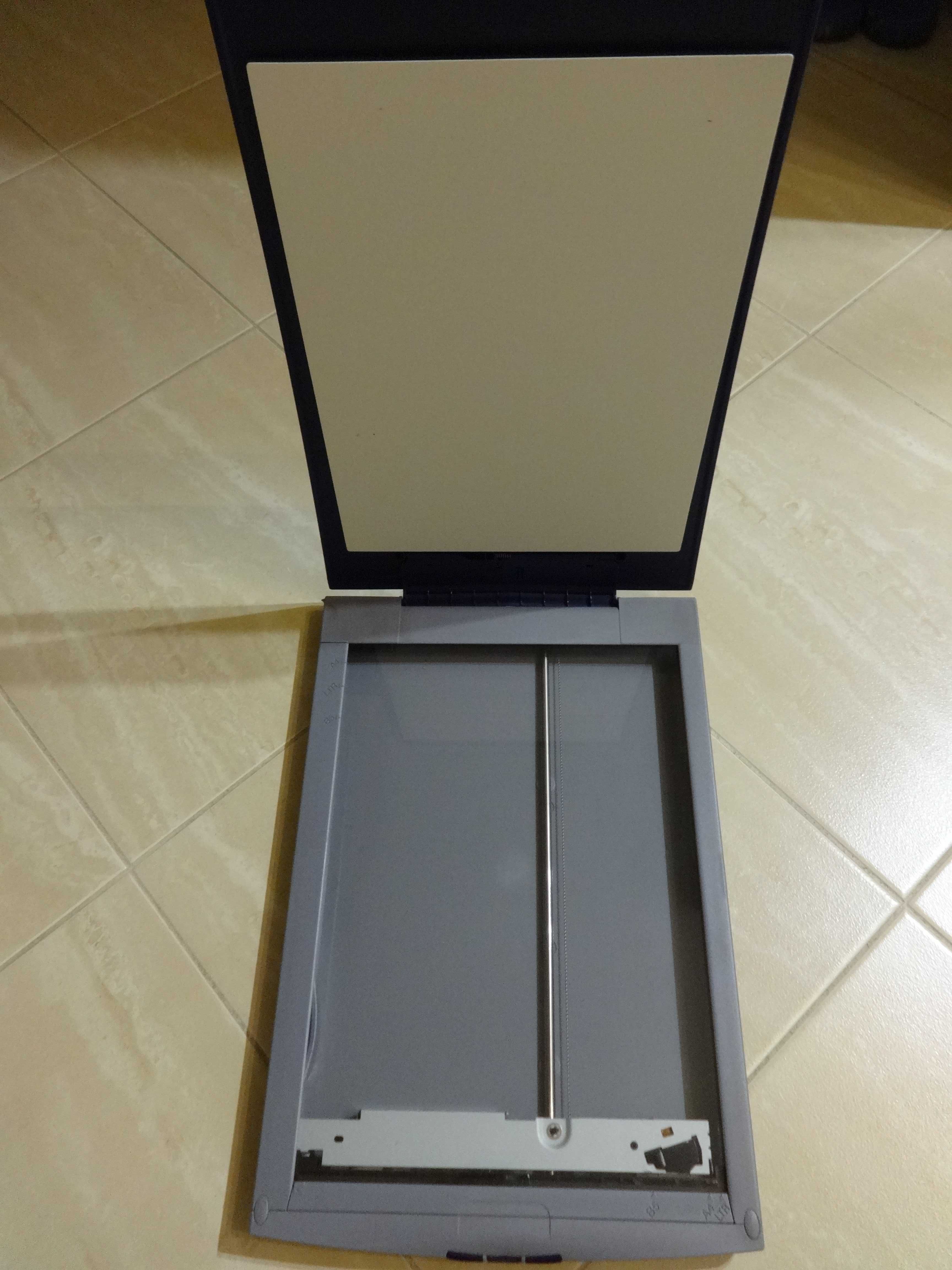 Skaner płaski CANON CANOSCAN N670U USB
