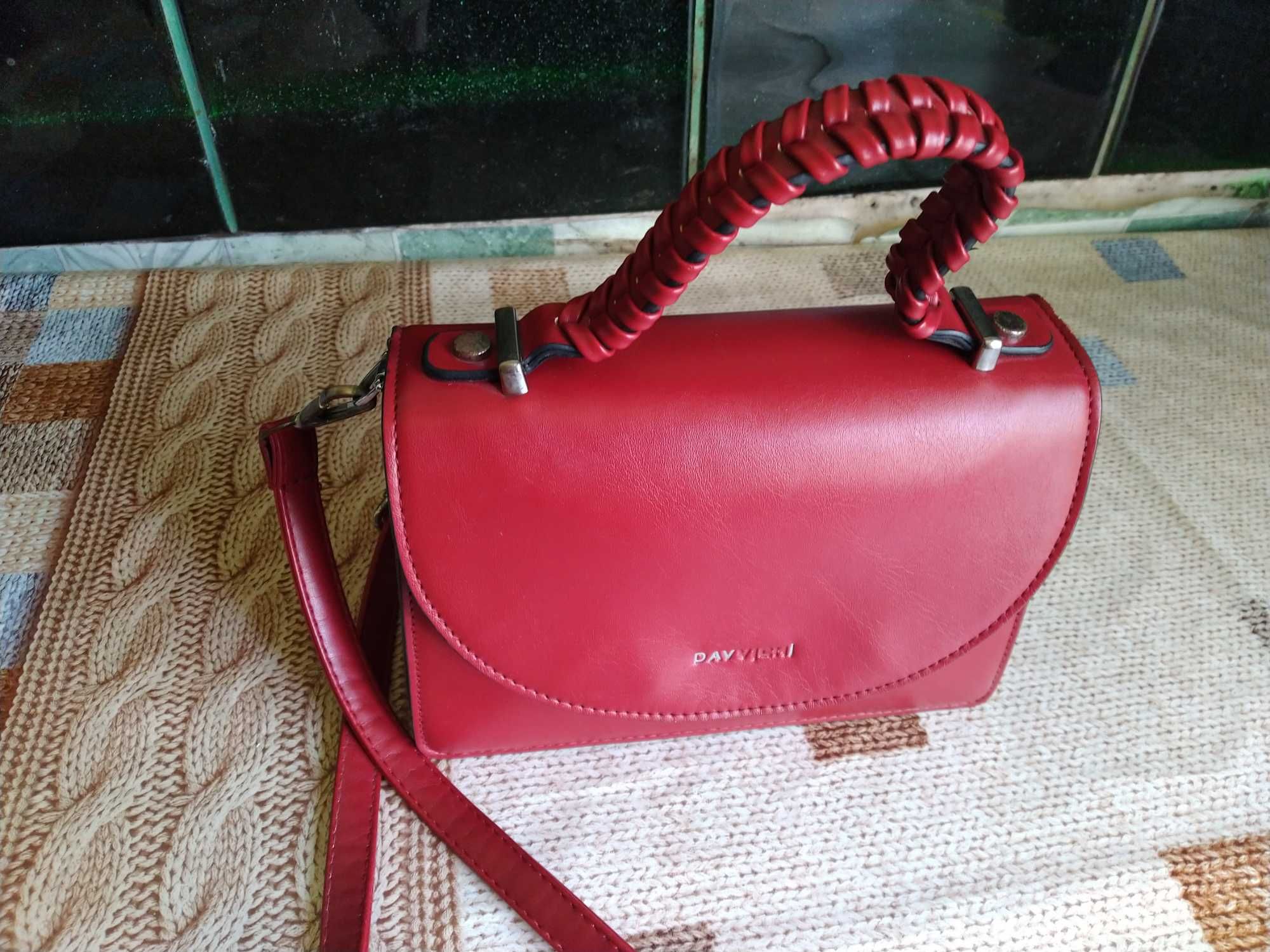 Женская сумочка, красная кожаная !