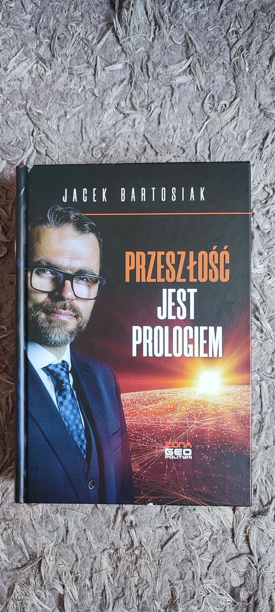 Książka "Przeszłość jest prologiem" J. Bartosiak