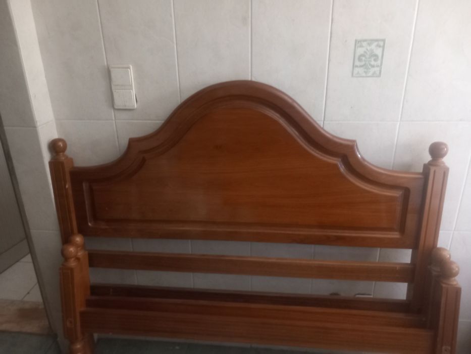 1 Cama Casal  1,83 x 1,33 Pinho Mel