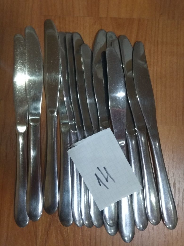 Ножі, виделки, ложки; столові, десертні, чайні. Нержавіюча сталь.