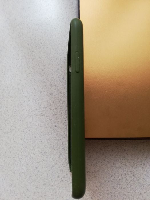 Чехол на IPhone 11.