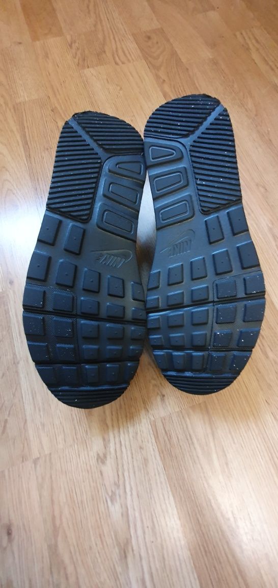 Продам кросівки NIKE