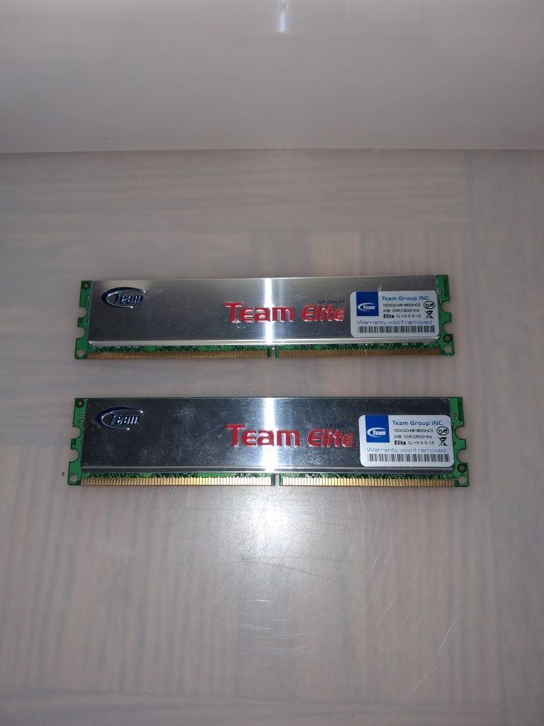 2 x Team Elite 2GB + Kingston 120GB SSD Now V300