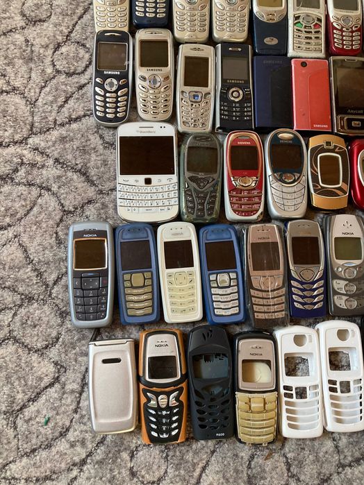 Цена за все 38 телефонов 6100, n500, с100, r210, d830, 515, 2300, 9900