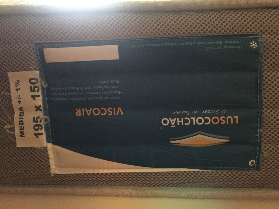 Cama com depósito de arrumação