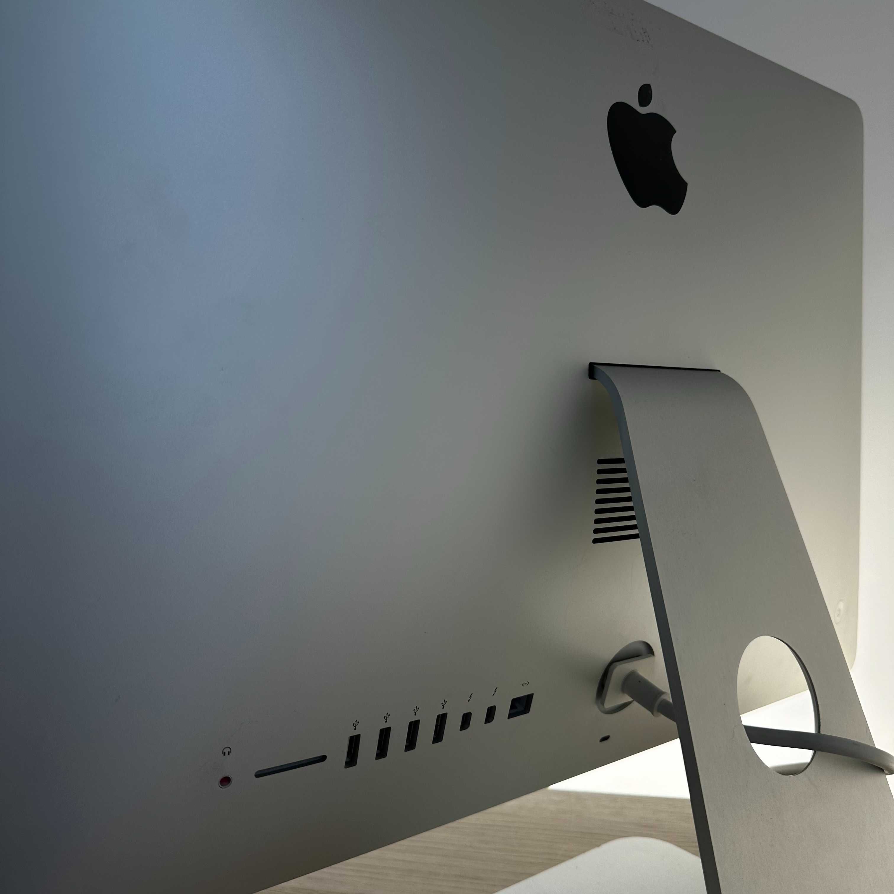 Apple iMac 21,5" i5 Nvidia GT640 128SSD+1TB HDD All in One!