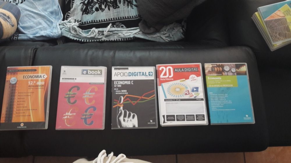 Vendo dvd's de economia por 4€ todos