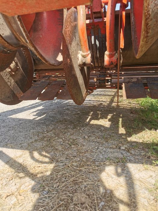 Kombajn AMAC do zbioru buraczka ćwiklowego i ziemniaka