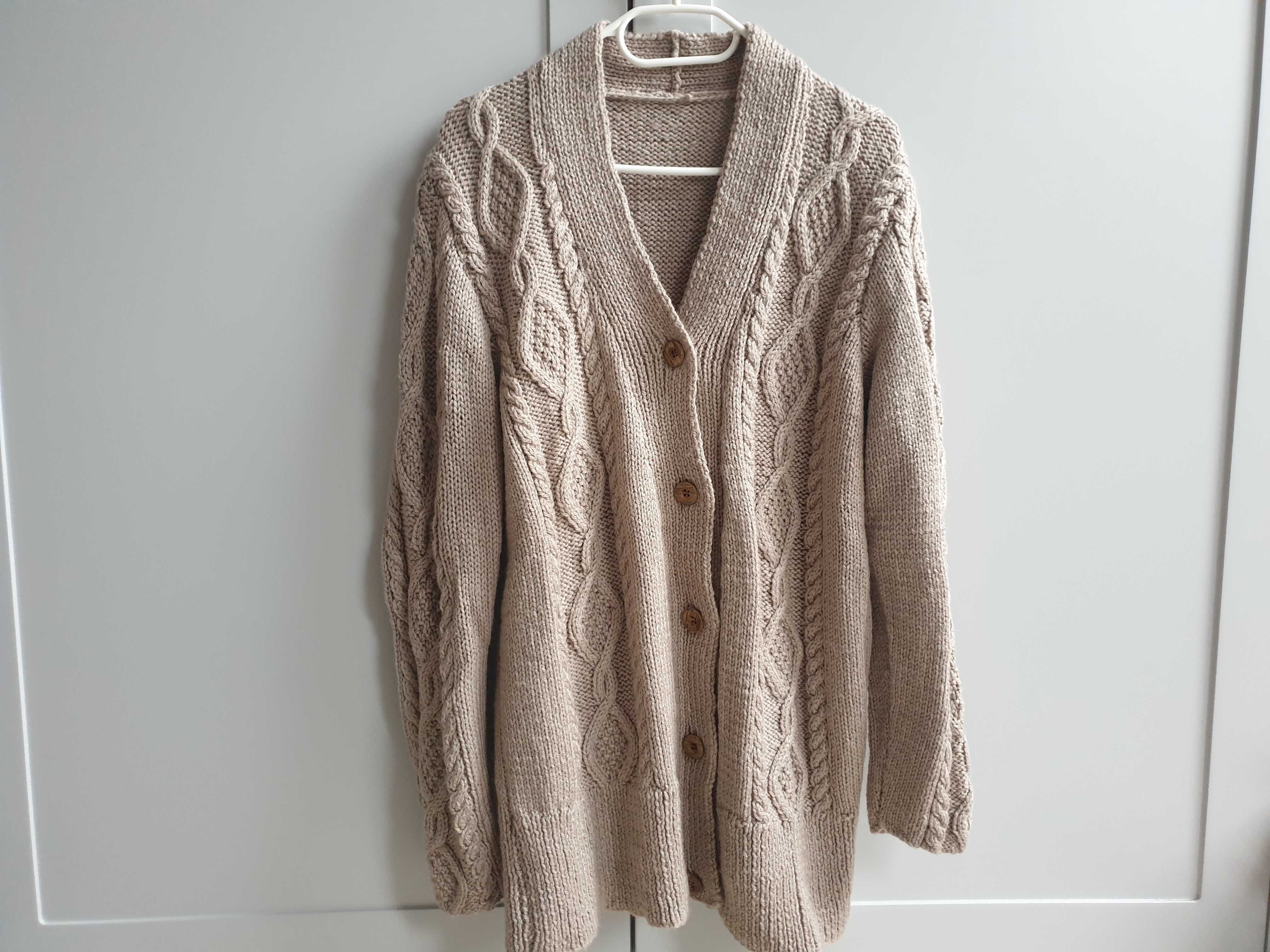 Beżowy ręcznie robiony sweter z warkoczem kardigan 38 40 wełniany