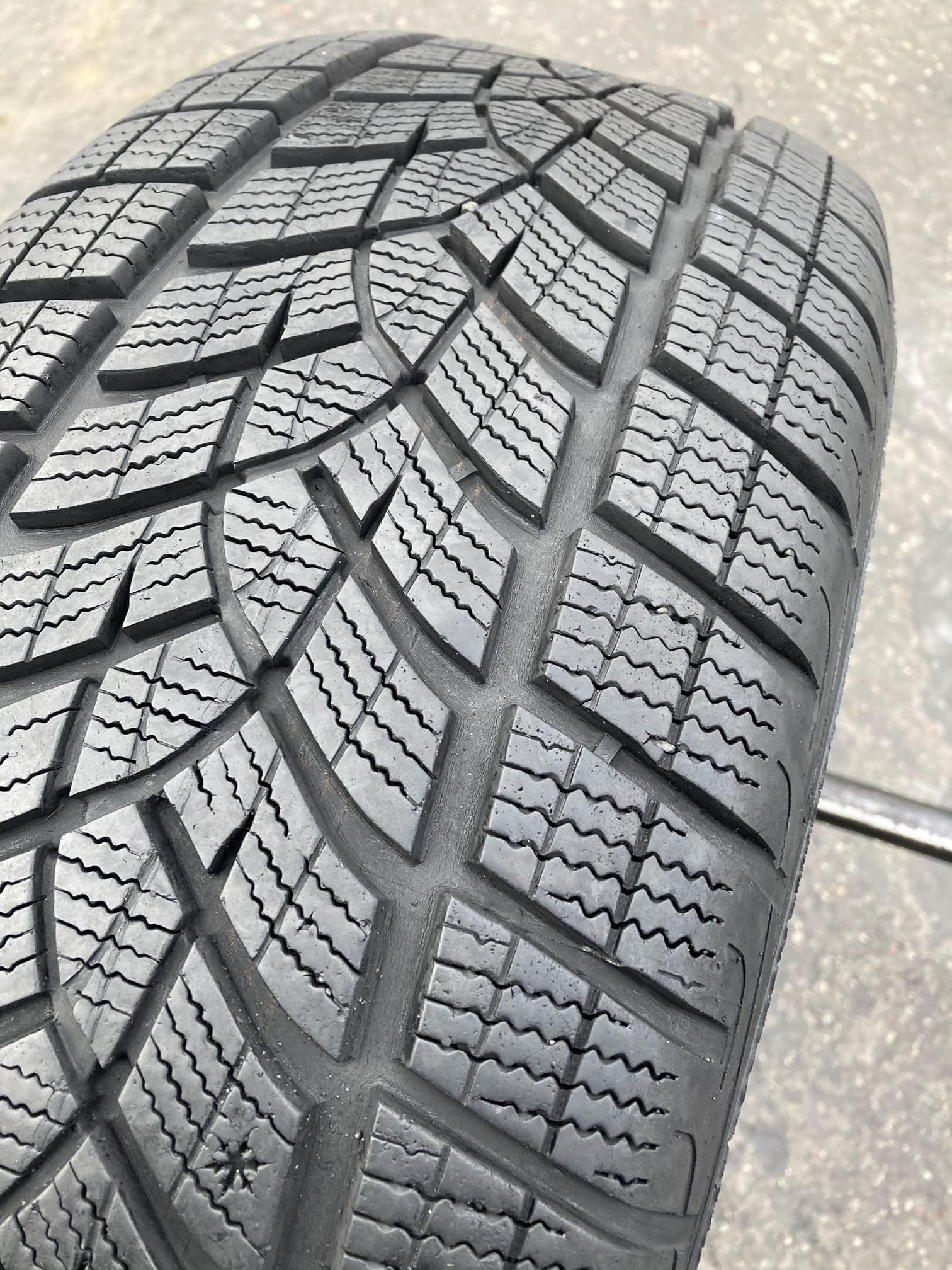 235/60/18 Goodyear Ultra Grip Performance Suv Gen-1 107H