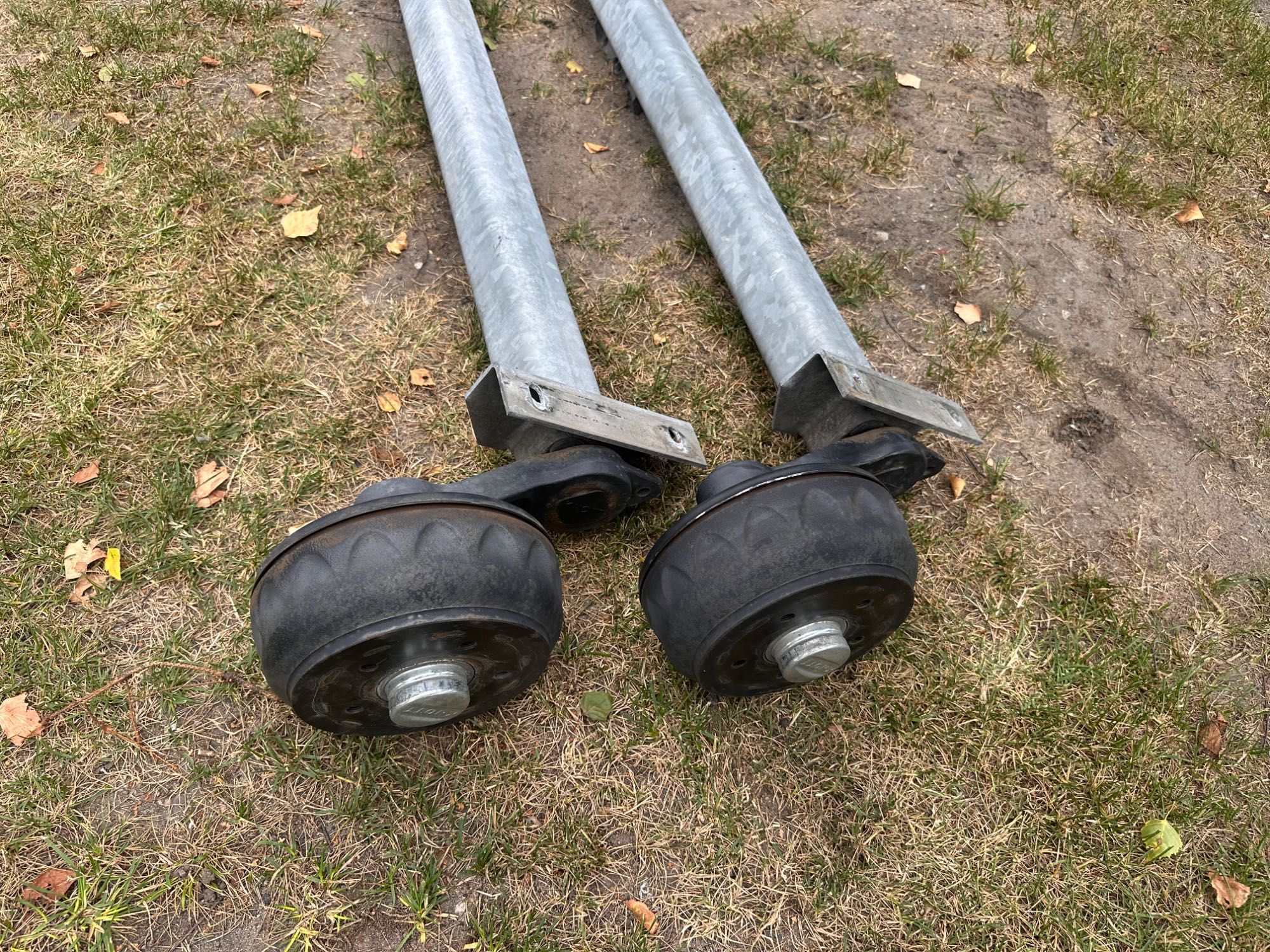 Osie Knott 3 szt obrotnica