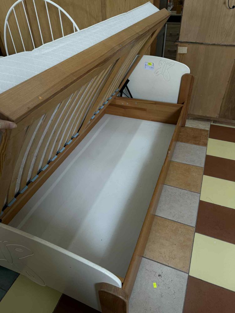 Łóżko dziecięce z materacem z Holandii Drewniana