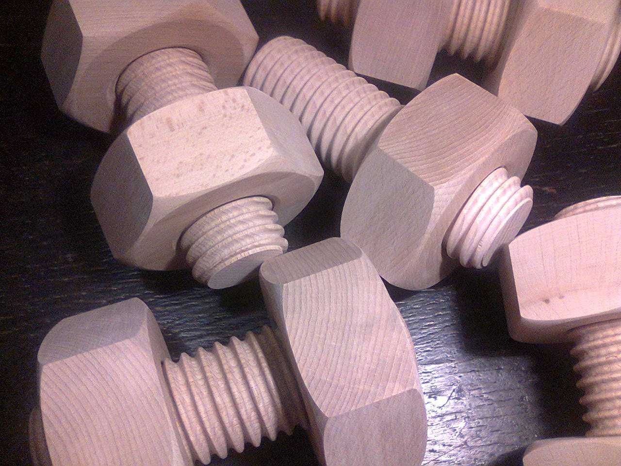 śruby nakrętki szpilki gwintowane galanteria drewniana prasy zabawki