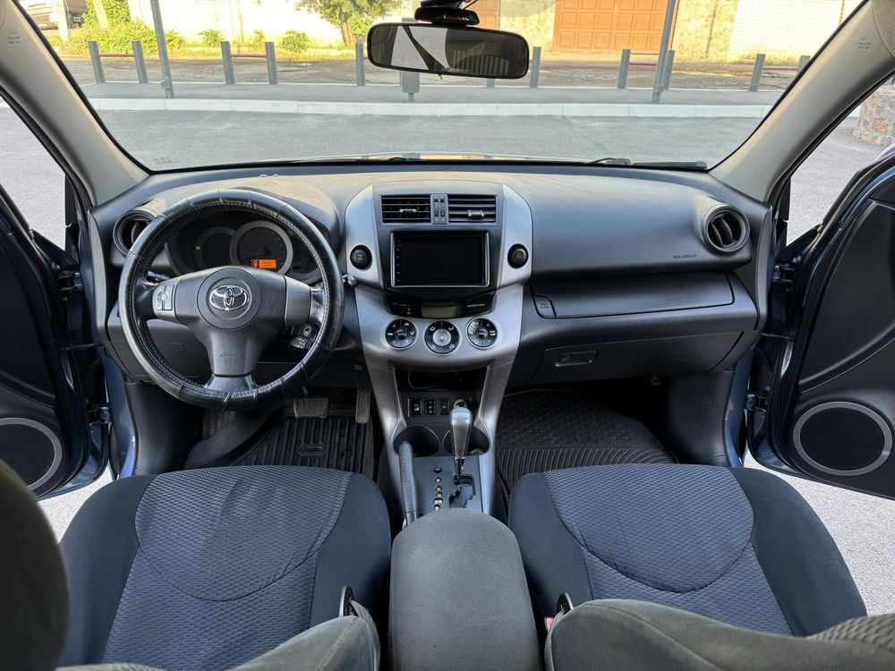 Продам свой авто Toyota Rav 4 полный привод, автомат!
