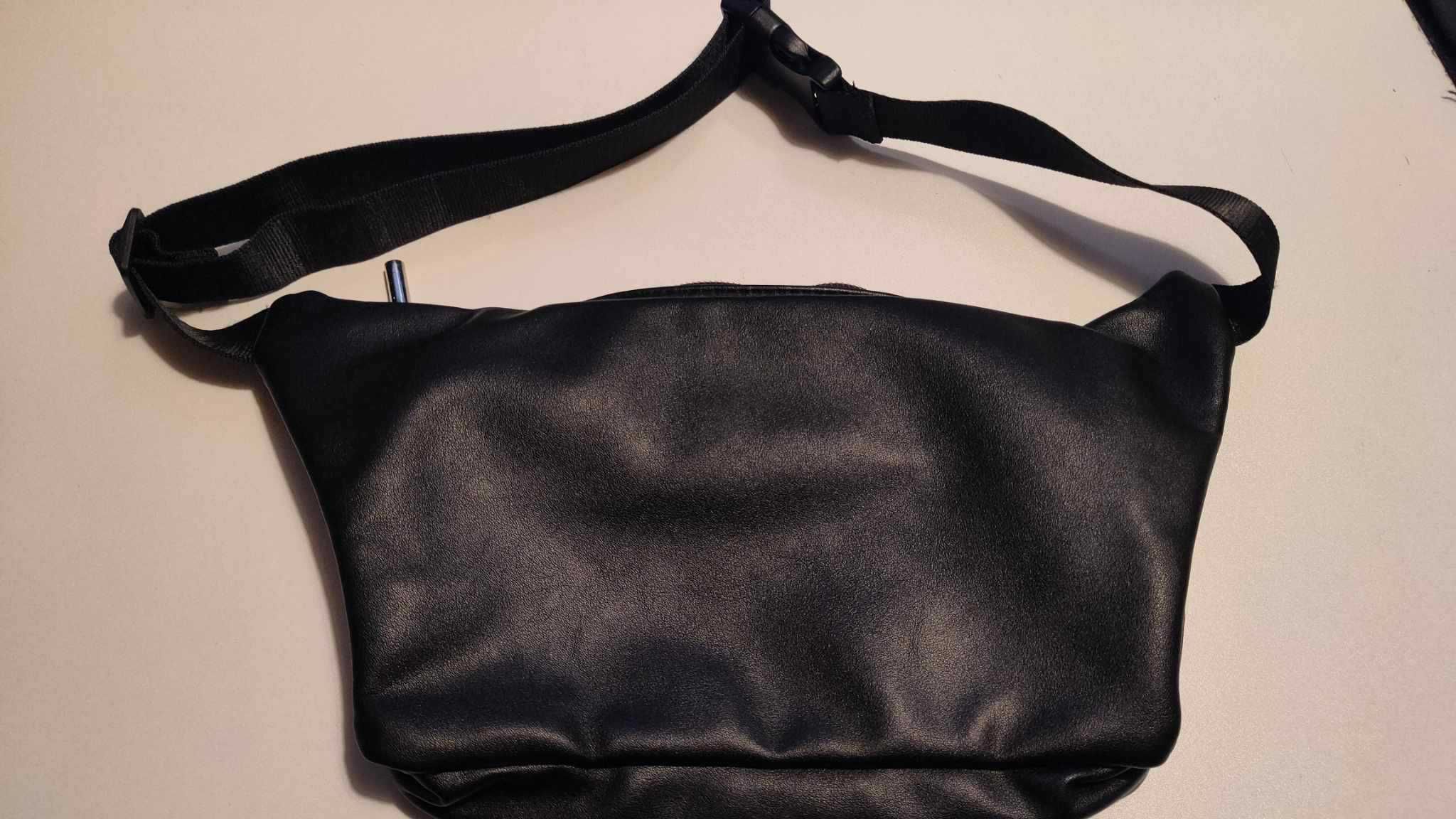 Nerka/ saszetka Calvin Klein, czarna z żółtymi akcentami