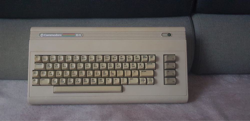 Commodore C64 full- SD2IEC, Lumafix, kabel SCART, TV Aiva14'
