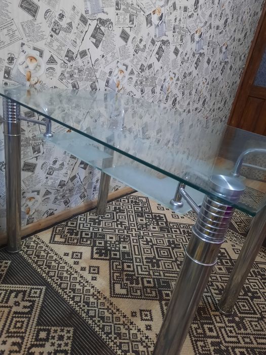 Стіл скляний кухонний