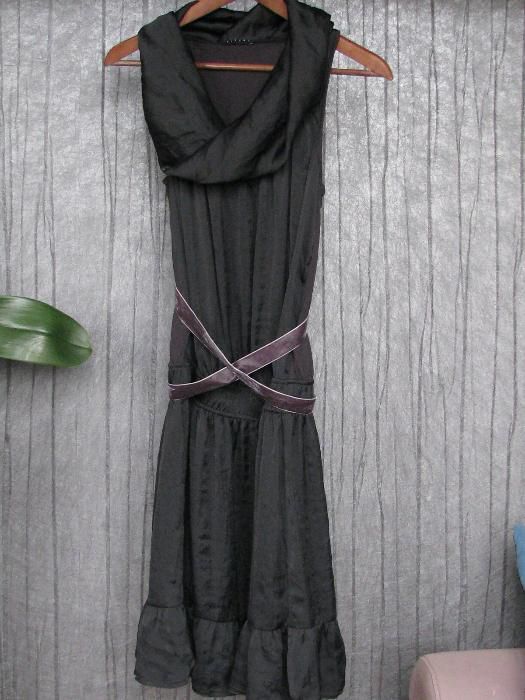 sukienka Sisley nowa rozmiar 38 mała czarna za kolana