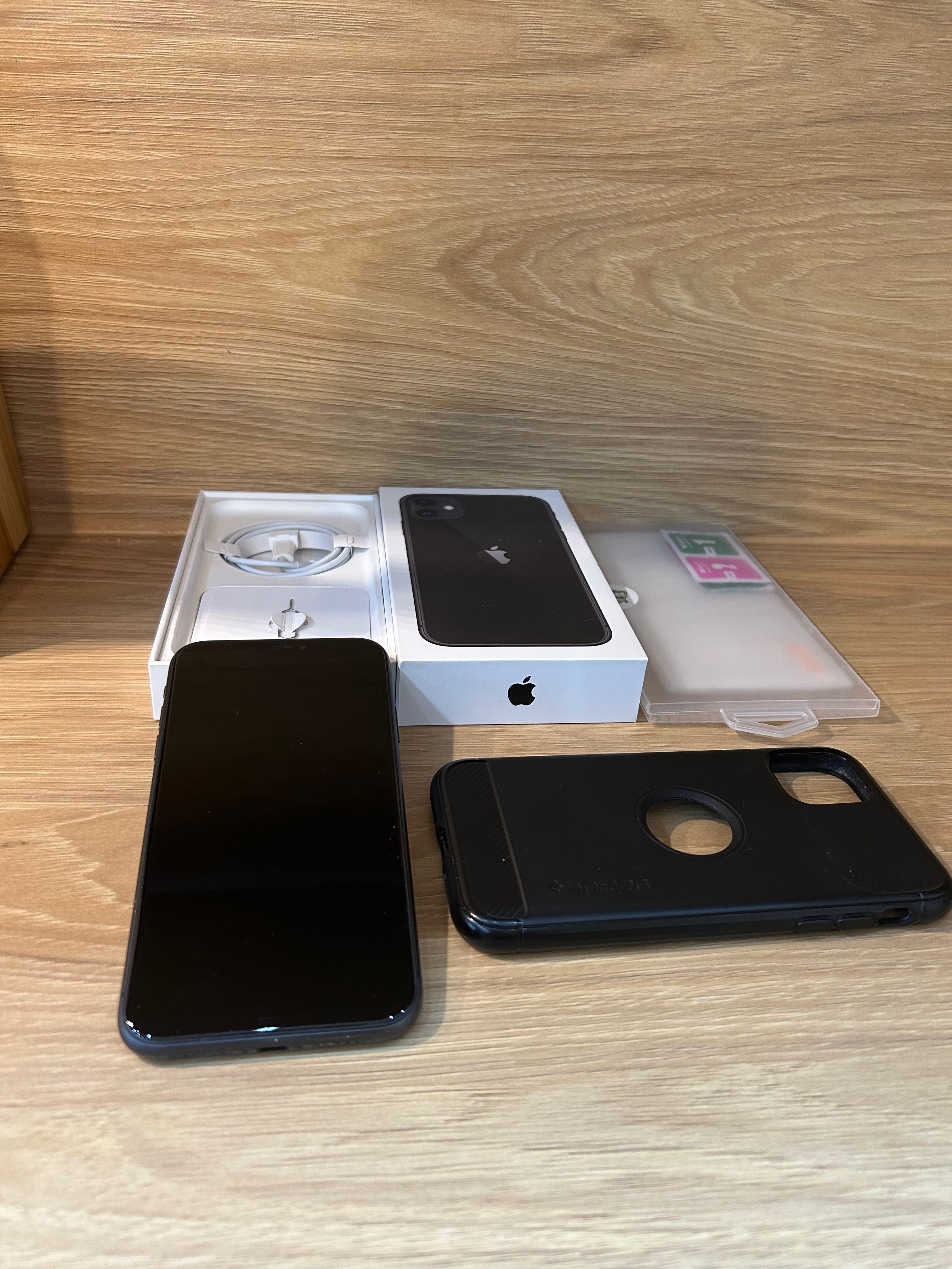 iPhone 11 64Gb + etui spigen