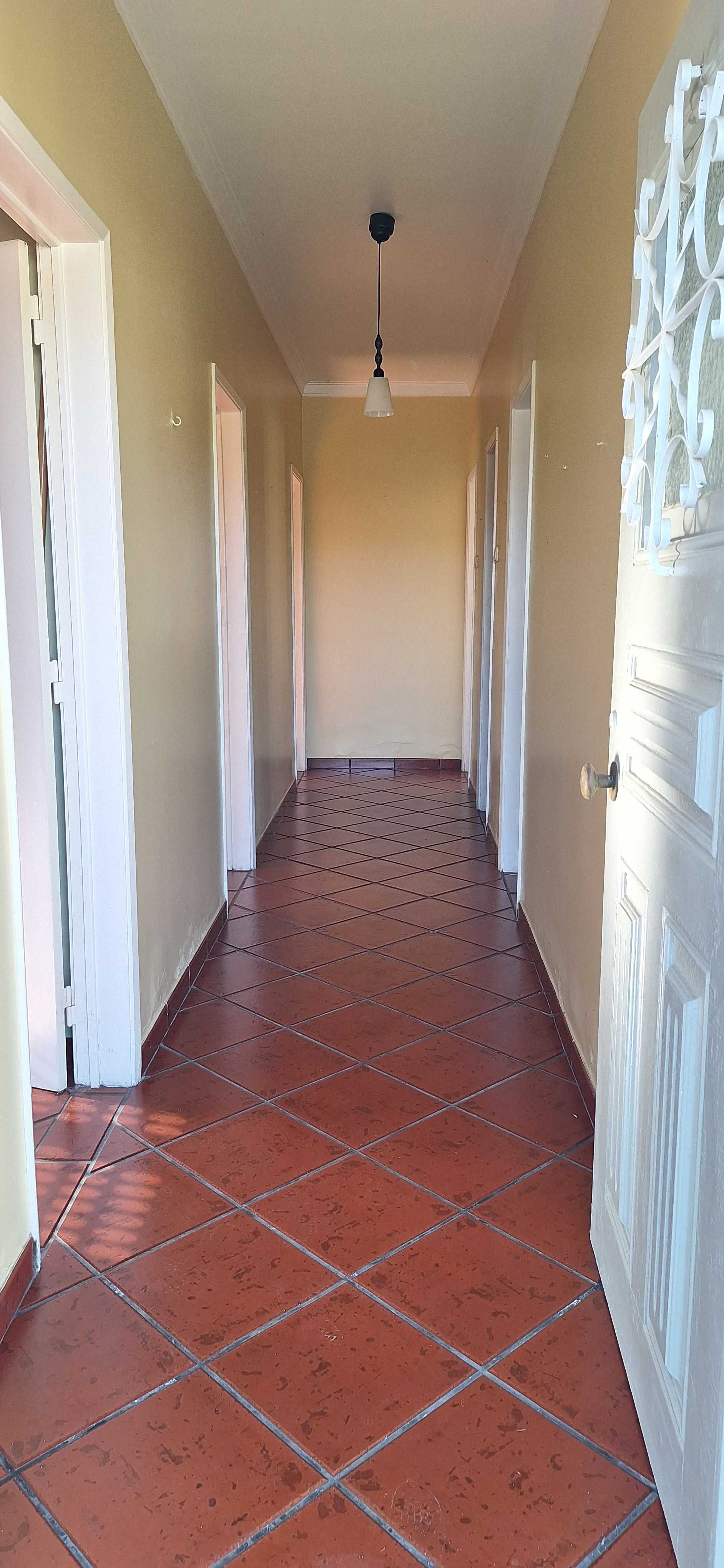 Moradia com Garagem e 500m² de Terreno – Pontével (5 min do Cartaxo).