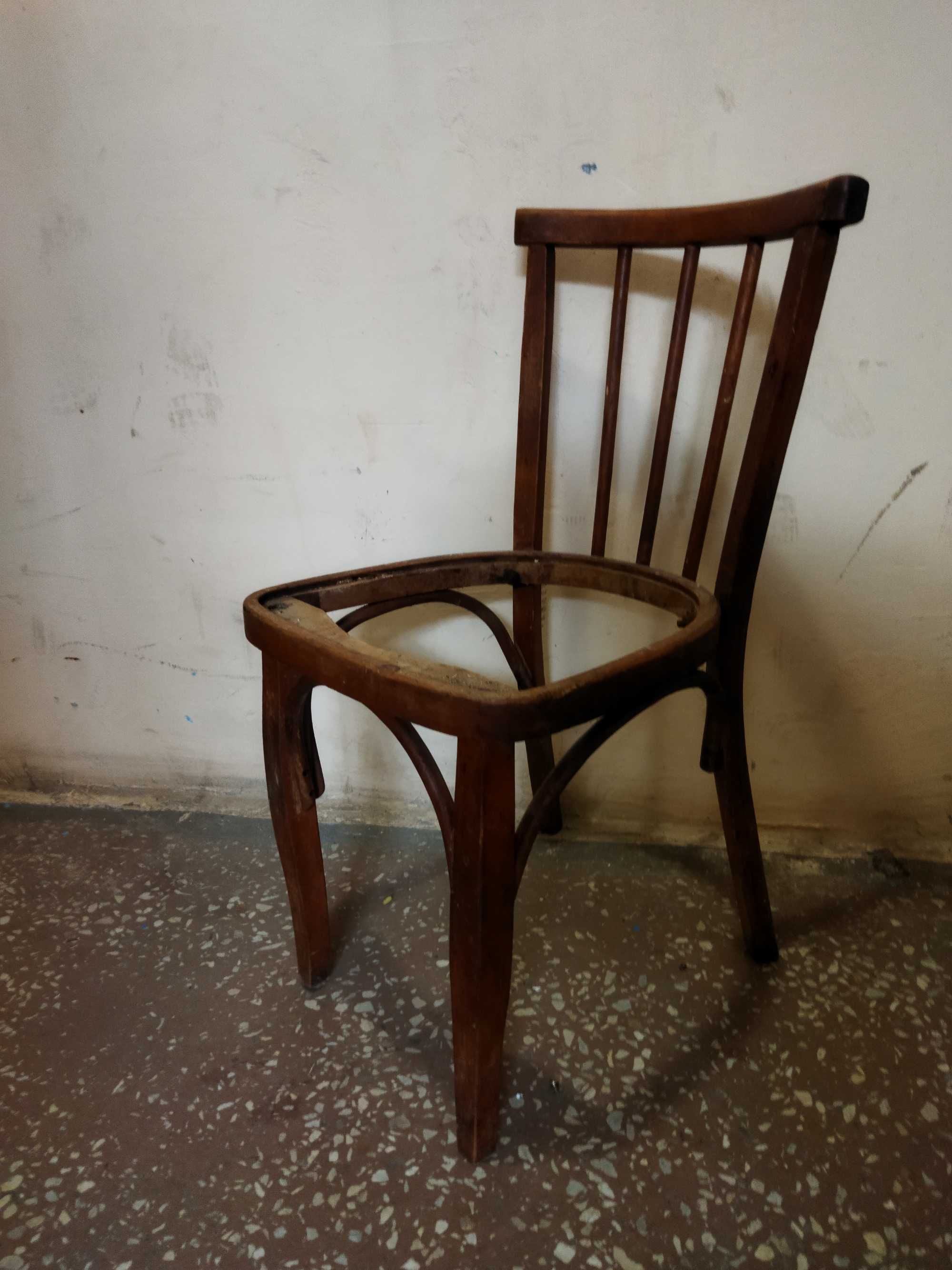 Продам старинный маленький столик на колёсах и стул.