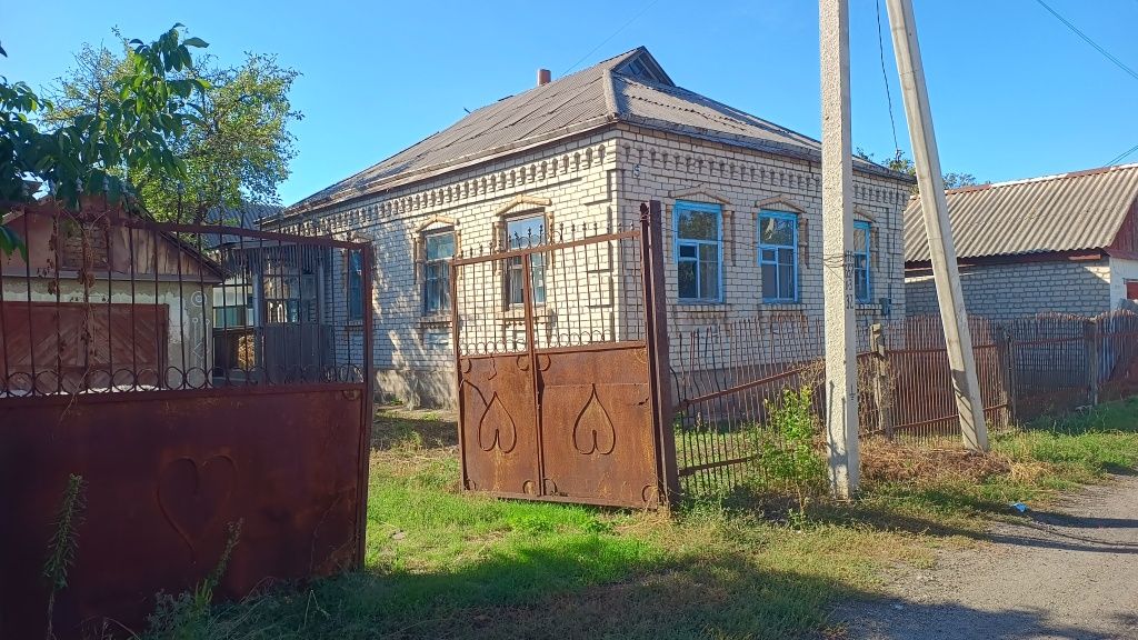 Продам великий гарний будинок  під ремонт